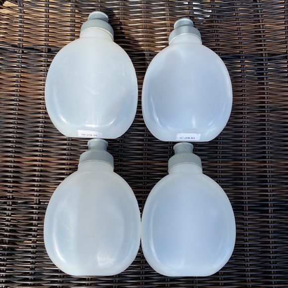 Running room 4 pack 7 ounce bottles hydration belt
PREOWNED/used once - Picture 7 of 8